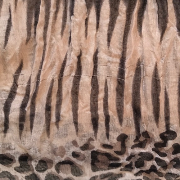 Deep lavender scarf 🌹 - Picture 3 of 3